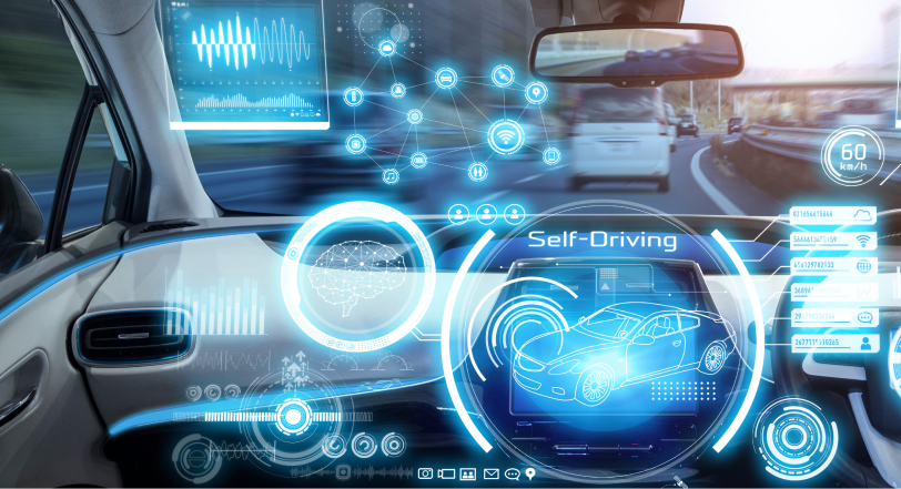 自動運転車のインターフェースが表示された車内の未来的なビジュアル